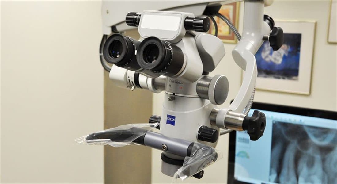 Carl Zeiss Dentalmikroskop für hochpräzise Behandlungen